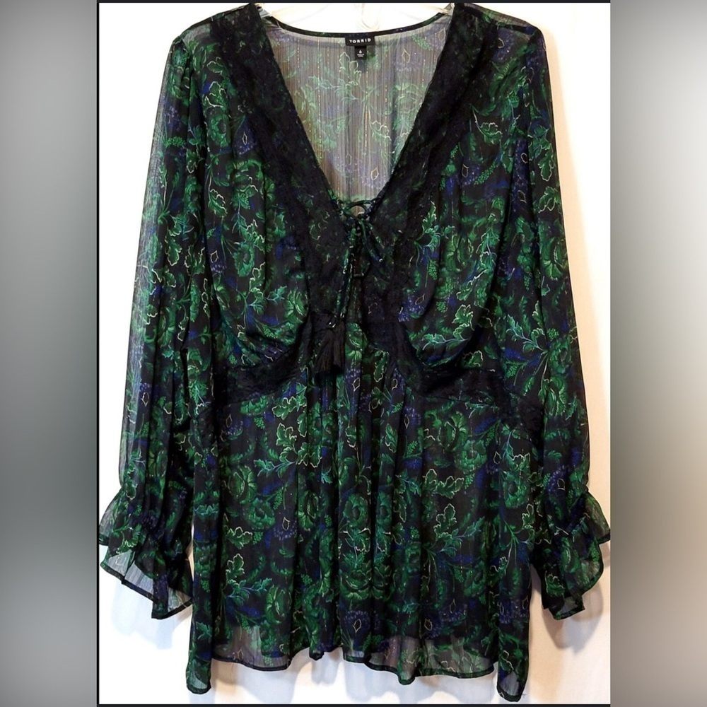 Torrid women’s blouse size 2 Green & Black